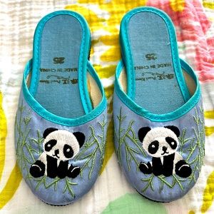 Baby blue panda slippers for toddlers - size 8 EUC by Pearl River